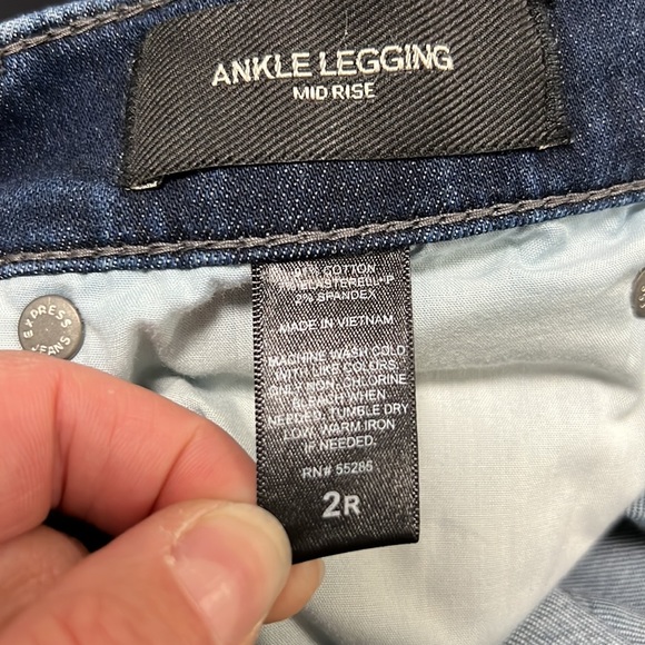 Express Mid Rise Jean - Picture 3 of 5